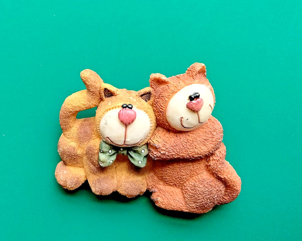 Vintage Artisan Flair Hugging Bears Brooch (131 – 2008)