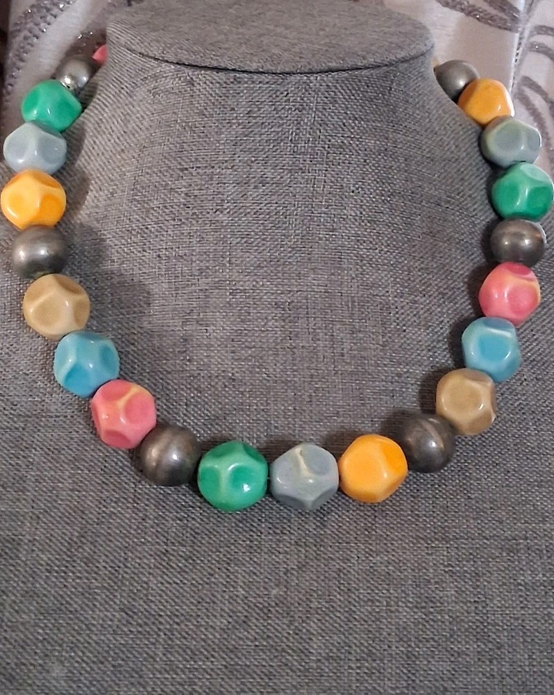 Vintage faceted pastel lucite irregular bead statement necklace 18.5″