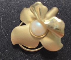 gold toned with simulated pearl scarf clamp