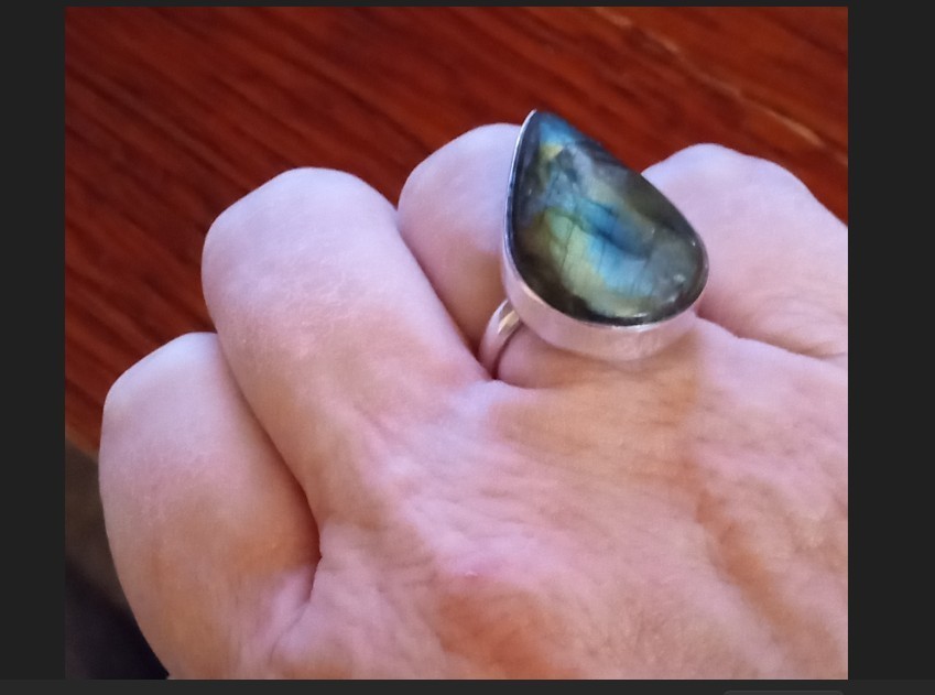 Vintage 925 Sterling Labradorite Ring. Stone is 1 in long, Sz 6 3/4