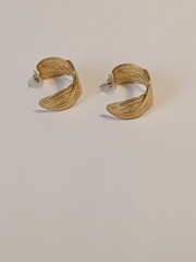 Avon Gold Tone Demi Hoop Textured Rope Style Stud Drop Earrings 1.25″. Vintage.