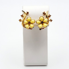 Pale Yellow Thermoset Flower w Orange Rhinestone Gold Tone Clip On Vtg Earrings