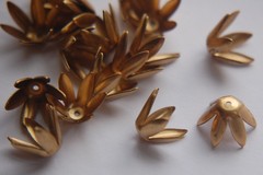 Raw Brass Long Petal Bead Caps (8) mtl284