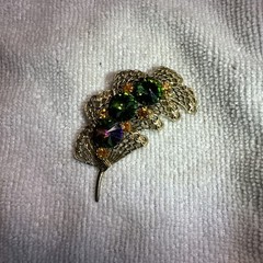 Vintage Filigree Leaf Watermelon Rivoli Vitrail Crystal Gold Tone Brooch Pin