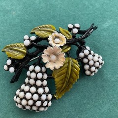 Vintage Hollycraft Milk Glass Rhinestone PEAR FRUIT Enameled Jappaned Brooch