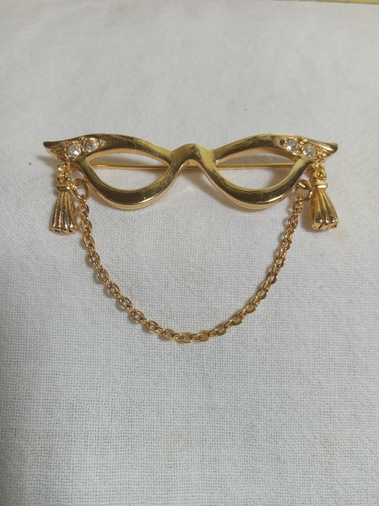 Vtg 1960’s AVON Cats Eye Glasses Chain Rhinestone Gold Tone Brooch – Hang…
