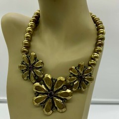 VINTAGE ? BRASS OR METAL ALLOY PINK GLASS TRIPLE FLOWER BEAD NECKLACE