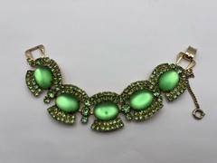 Vtg Mint-Green Cabochon & Rhinestone Unsigned Bracelet Gold Tone 5-Link Safety