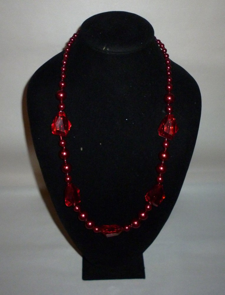 Vintage Glass Metal Plastic Chunky Crimson Red Bead Fashion Necklace – FN0059