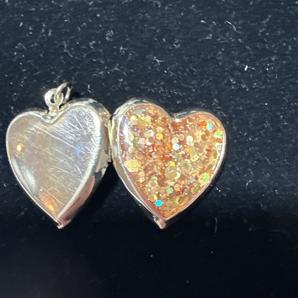 1990-2000 Confetti Glitter Goldtone Locket Pendant (Lot# 825)