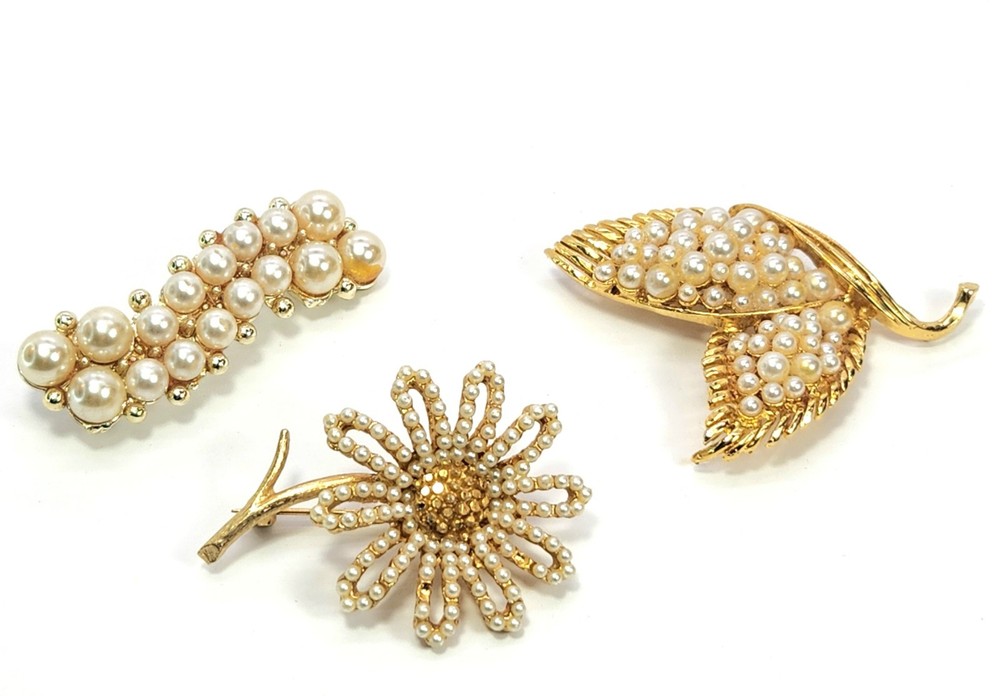 Vintage Brooch Lot Gold Tone Faux Pearls 3 brooches 2-2.5 Inches