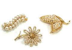 Vintage Brooch Lot Gold Tone Faux Pearls 3 brooches 2-2.5 Inches
