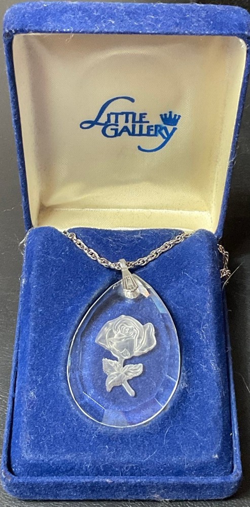 Vintage Jewelry Little Gallery Etched Crystal Rose Pendant Necklace w/Box – Nice