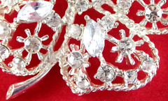2.5″ VTG REFRACTIVE CLEAR GLASS RHINESTONE & SILVER TONE DAISY FLOWER BROOCH PIN