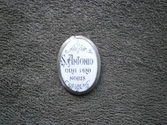 St Anthony Ora Pro Nobis Vtg Hand Painted Porcelain Bracelet Charm 3.0g ~ FLAW