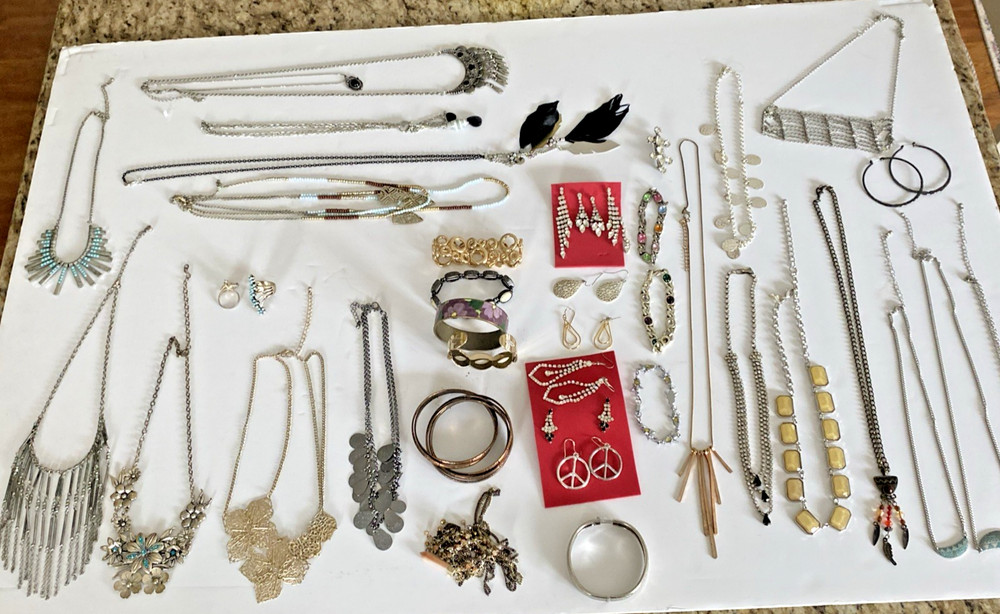 Vintage Lot COSTUME JEWELRY All Wearable & Nice 48 pieces