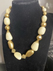 VTG Chunky Cream Swirl Bead Necklace Gold Tone Statement 80s 90s Neutral Chic