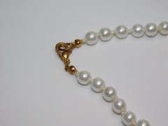 J387-VINTAGE NECKLACE/BRACELET SET~FAUX PEARLS~TIED~PLASTIC~17″/7″
