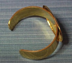 Vintage Push On Bracelet Enamel Flower & Leaves Oval Disc in Gold Tone VGC 38