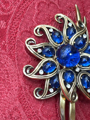 Trifari Vintage Gold Tone Blue Cabachon Stone Rhinestone Brooch 3 1/2″ SCARCE