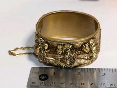 ANTIQUE VICTORIAN ORNATE REPOUSSE WIDE OVAL BRASS HINGED BRACELET SAFETY CHAIN