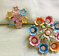 VINTAGE – Brooch Pin & Screwback Earrings – Colorful FLOWERS Set – Retro RARE