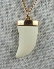 Unsigned Vintage Avon Adventure Pendant Neck Chain Necklace Faux Ivory Tooth