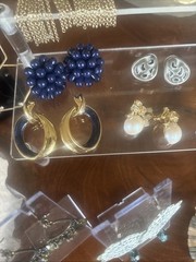 VTG Retro Boho Variety Of Earrings Lot 43 Pairs Dangle, Statement, Mixed Metals
