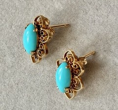 Vintage gold tone filigree flower cabochon maybe turquoise stud earrings lovely