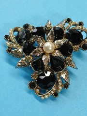 Vintage Arthur Pepper Mode ART Black rhinestone Faux Pearl Flower Trefoil Brooch