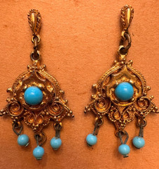 Vintage ART Mode Faux Turquoise Chandelier Earrings – Gold Tone Etruscan Style