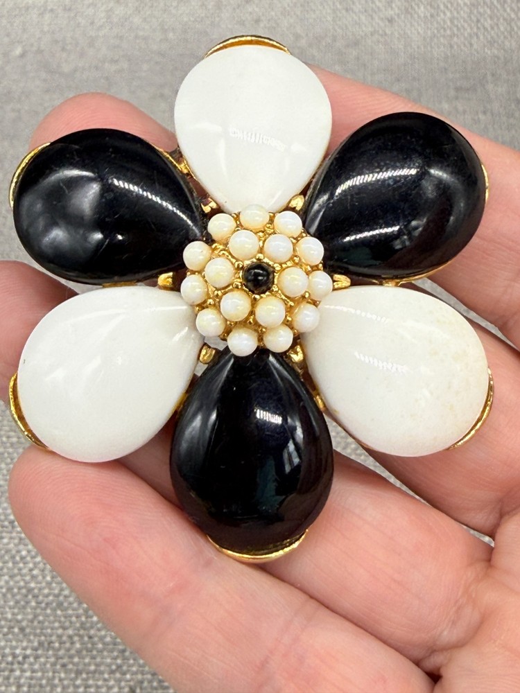Vintage Selro Selini Brooch Black White Flower Gold Tone Signed 2 Inches
