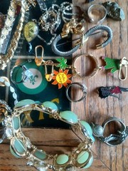 Estate Find Costume Jewelry Lot-Brooches Earrings Necklaces Rings & More (R)