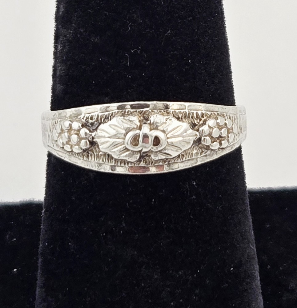 Vintage Landstroms Black Hills Gold Sterling Silver Grape Leaf Ring Size 7 2.7g