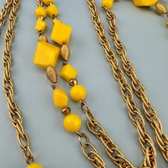 Vintage Necklace Gold Tone Chain Yellow Acrylic Station Beads Flapper Opera 60″