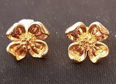 Vintage Goldtone Dogwood Pierced Post / Stud Earrings