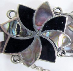 VINTAGE MEXICO STERLING BRACELET, 6 3/4 INCHES WRIST, 1 1/8 INCHES WIDE, 30 GRS