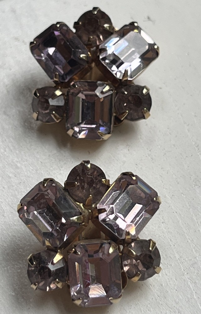 Vintage Weiss Prong Set Purple Lilac Faceted Crystal Glass Clip On Earrings