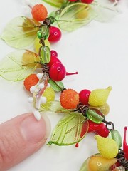 READ Vintage Italian Glass Fruit red bird leaf Salad cardinal green Necklace
