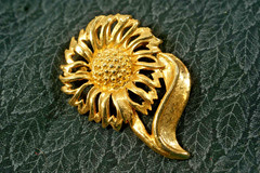 BR55 – Vintage Brooch, Costume Jewelry, Sunflower, Gold Toned, 2.25 X 1 .50 in.