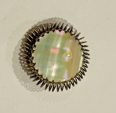 MOTHER OF PEARL SHELL SILVER ART DECO VINTAGE 1.25″ ROUND BROOCH PIN “C” CLASP