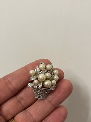 Vintage Retro silver Tone Faux Pearl Flora Bouquet basket Brooch Pin