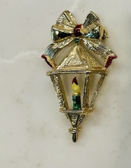 VTG Lot 22 Pins Christmas Holiday Santa Ornament Tree Candle Wreath Stockin Bell