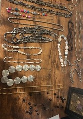 Over 9 Pounds Of Over 71 Individual Necklaces That Are Mostly Beaded And Vintage
