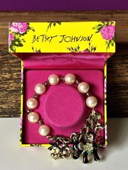 Betsey Johnson Charm Bracelet – Gold Tone Pearl Elephant, Bows, Hearts NIB
