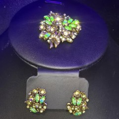 Vtg Set Hollycraft Uranium 1950’s Green Rhinestone Brooch Earrings *Glows UV