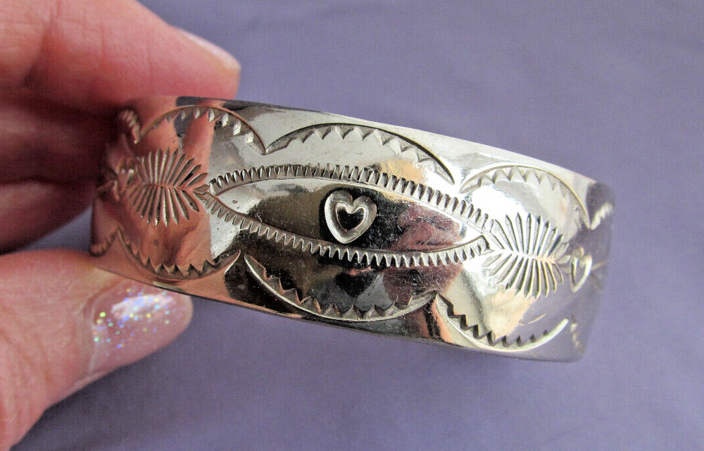 VINTAGE OLD PAWN STERLING MARY RICHARD THOMAS TOOLED WIDE HEART CUFF BRACELET