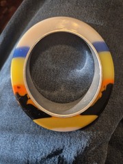 VINTAGE MULTICOLOR LUCITE ABSTRACT ART DECO BANGLE BRACELET SIGNED