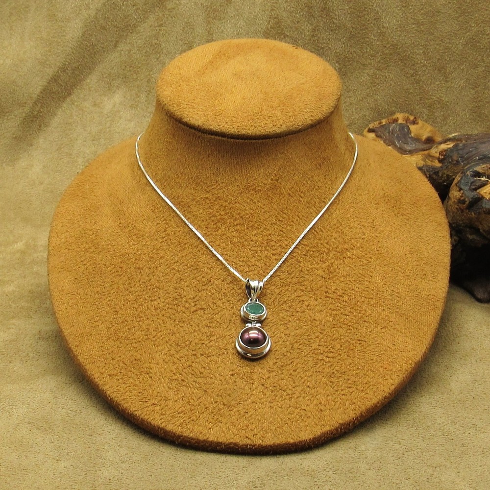 Vintage Sterling Silver Aventurine and Man-made Pearl Pendant Necklace