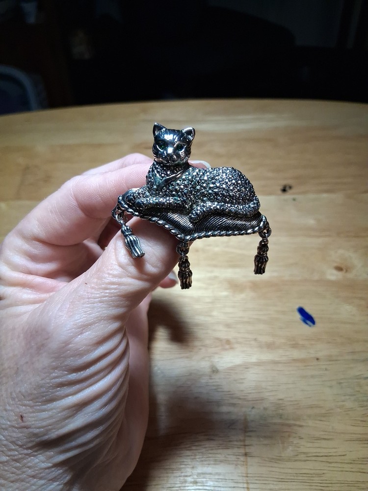 Vintage Signed Avon Silver Tone Marcasite Green Eyes Cat Brooch Pin